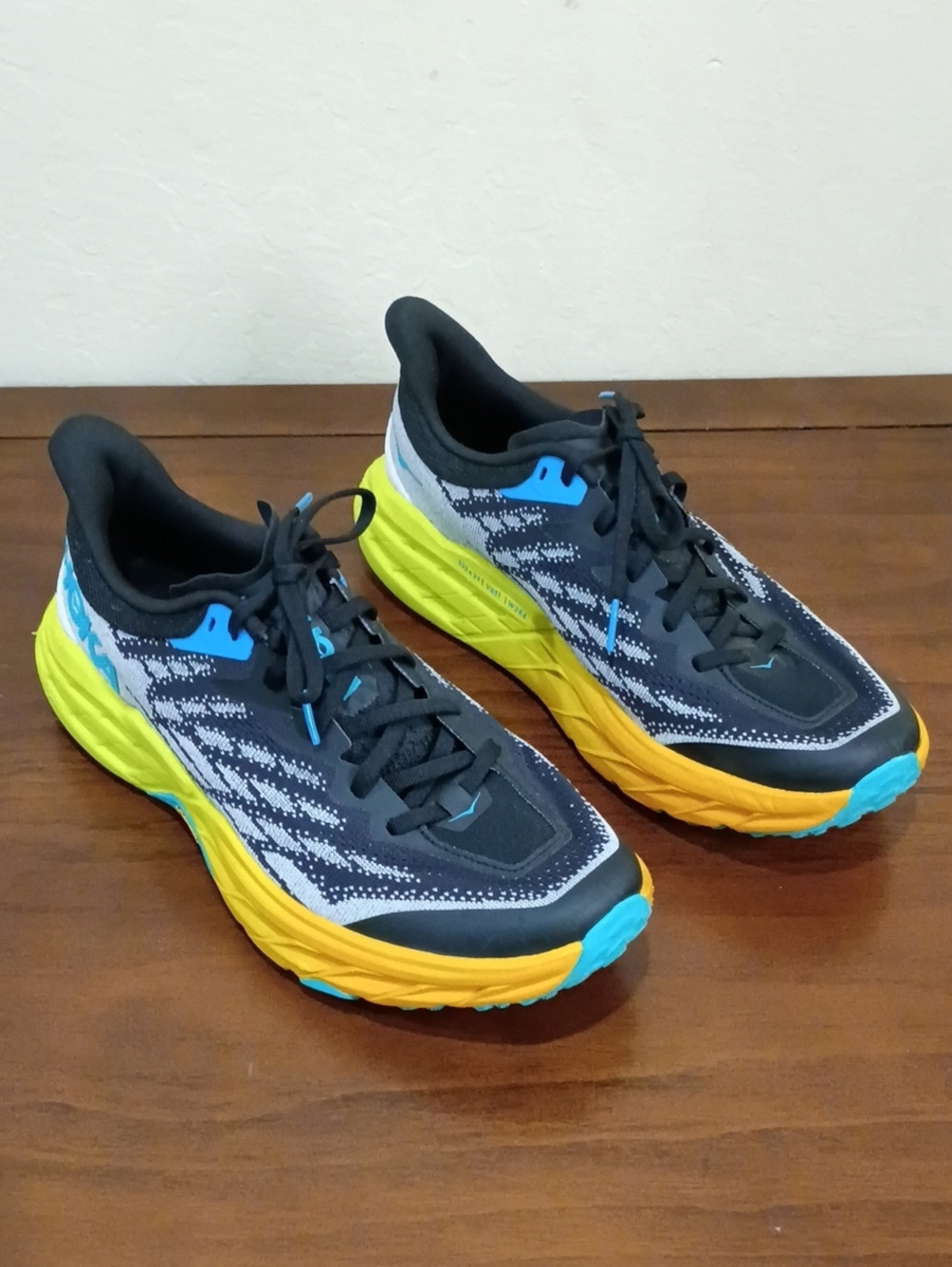 Hoka One One Men's Speedgoat 5 Trail Running Shoes Black and Gray Size 10 D